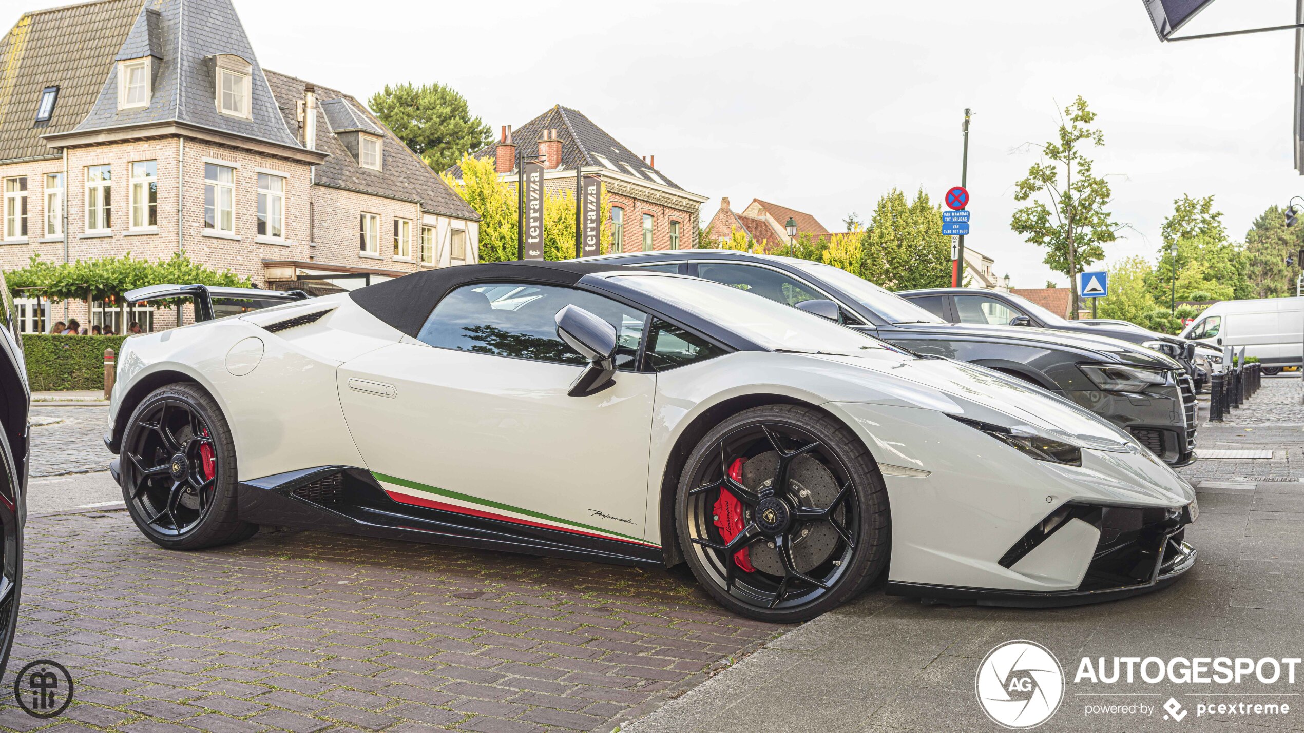 Lamborghini Huracán LP640-4 Performante Spyder