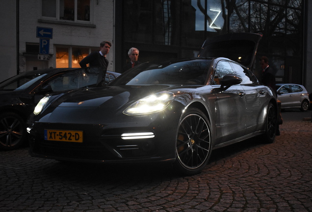 Porsche 971 Panamera Turbo S E-Hybrid Executive