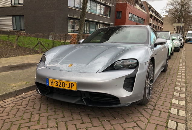 Porsche Taycan Turbo