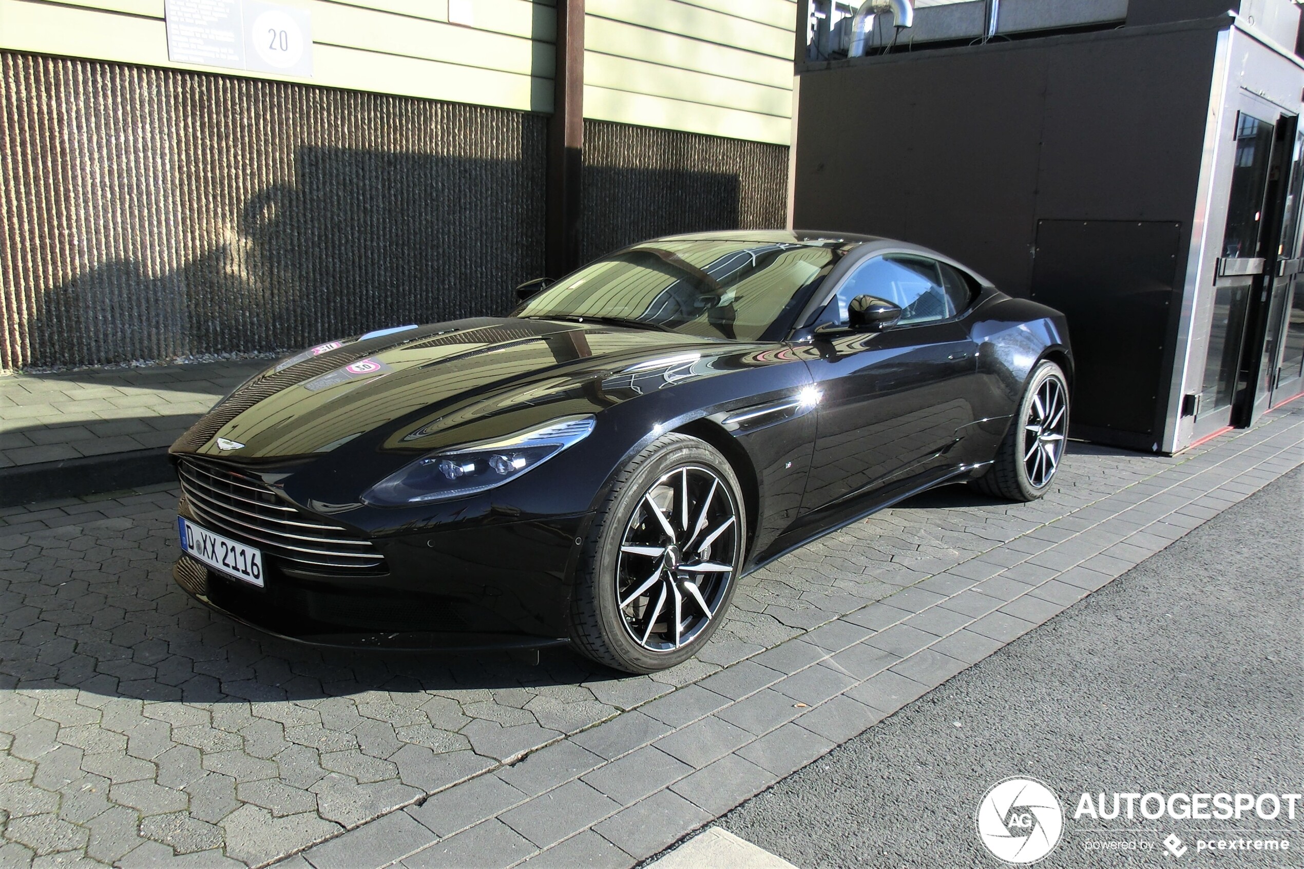 Aston Martin DB11