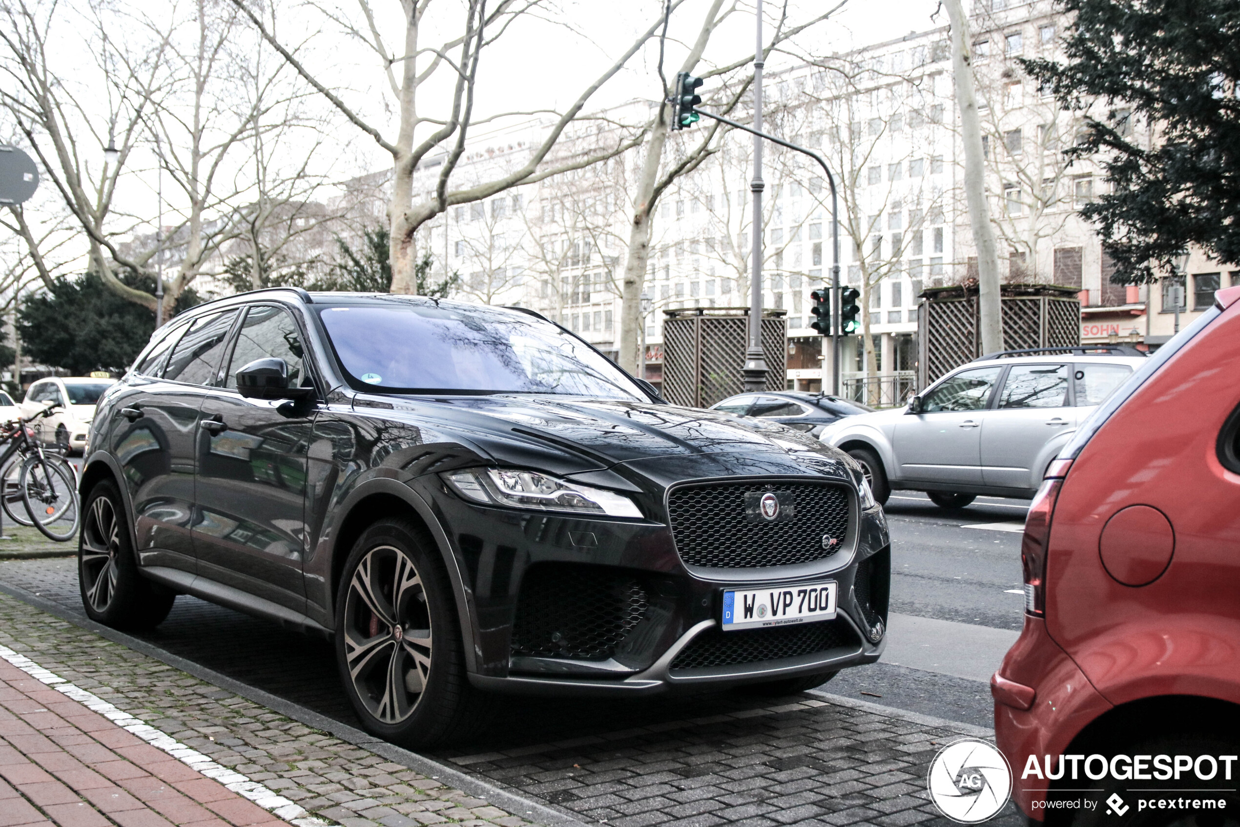 Jaguar F-PACE SVR