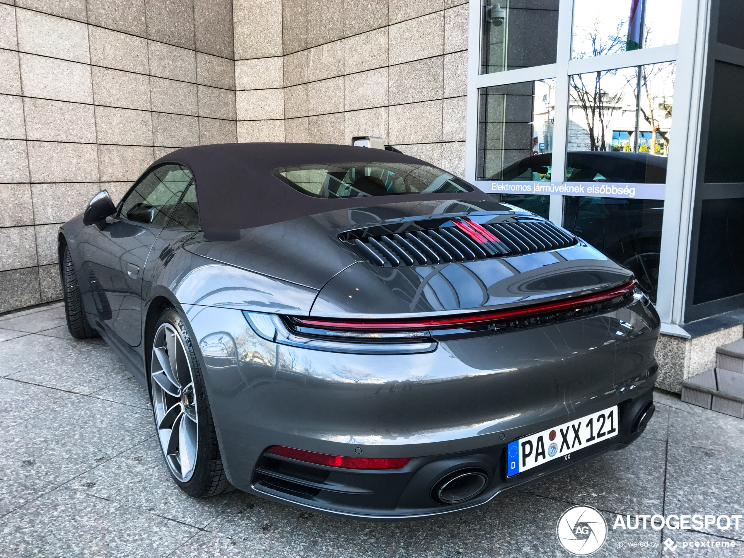 Porsche 992 Carrera 4S Cabriolet