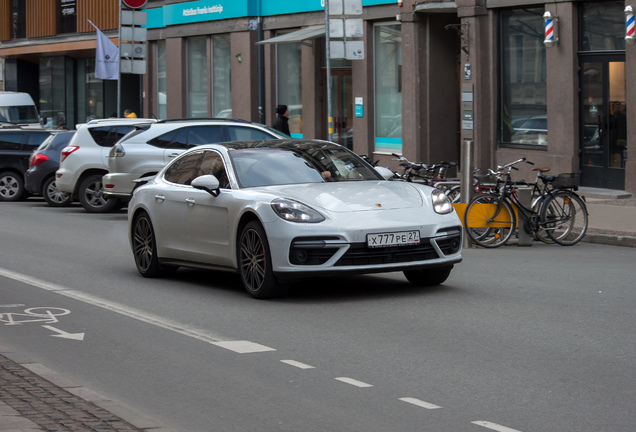 Porsche 971 Panamera Turbo