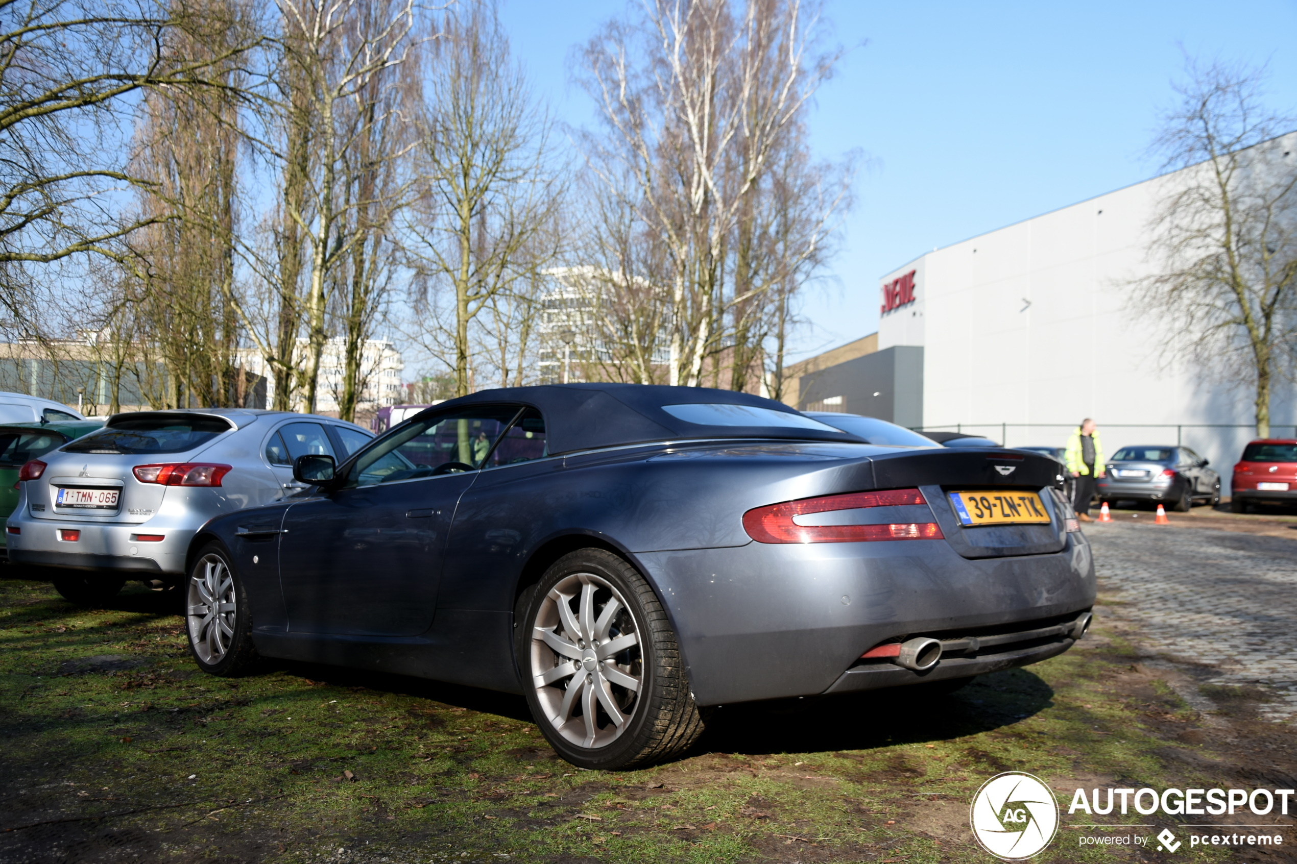 Aston Martin DB9 Volante