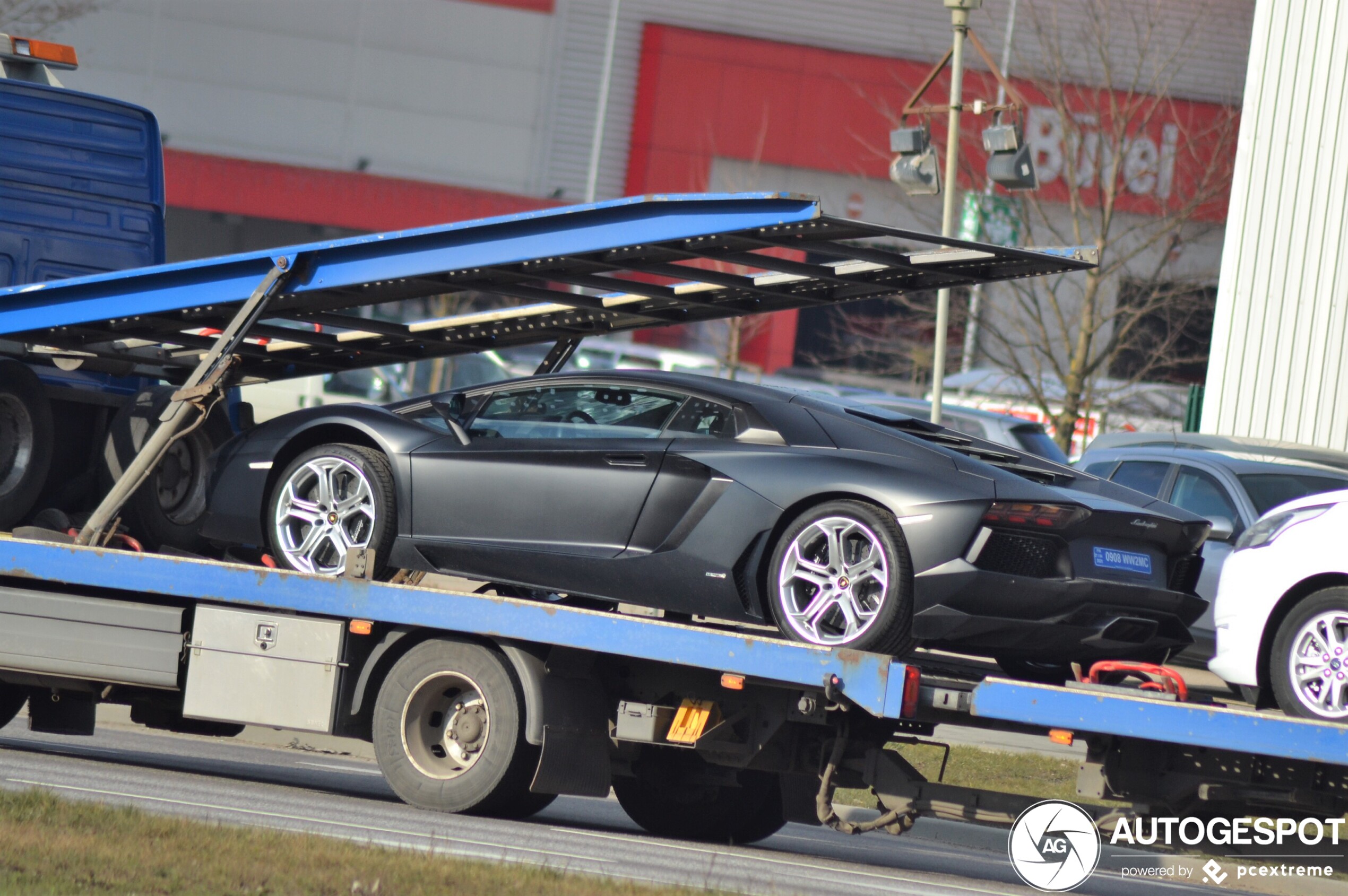 Lamborghini Aventador LP700-4