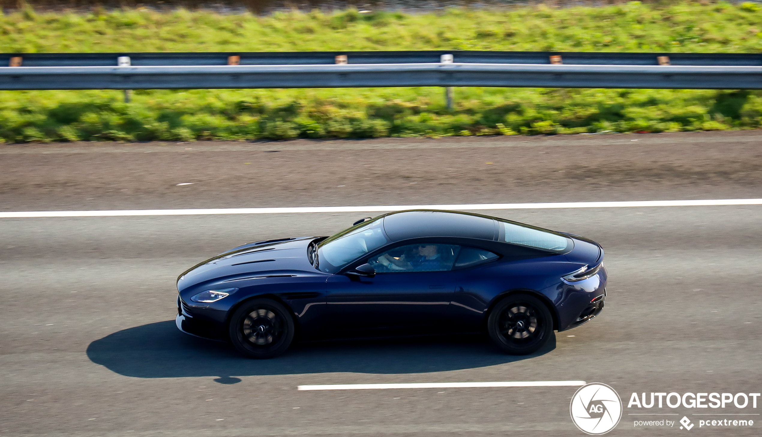 Aston Martin DB11 AMR