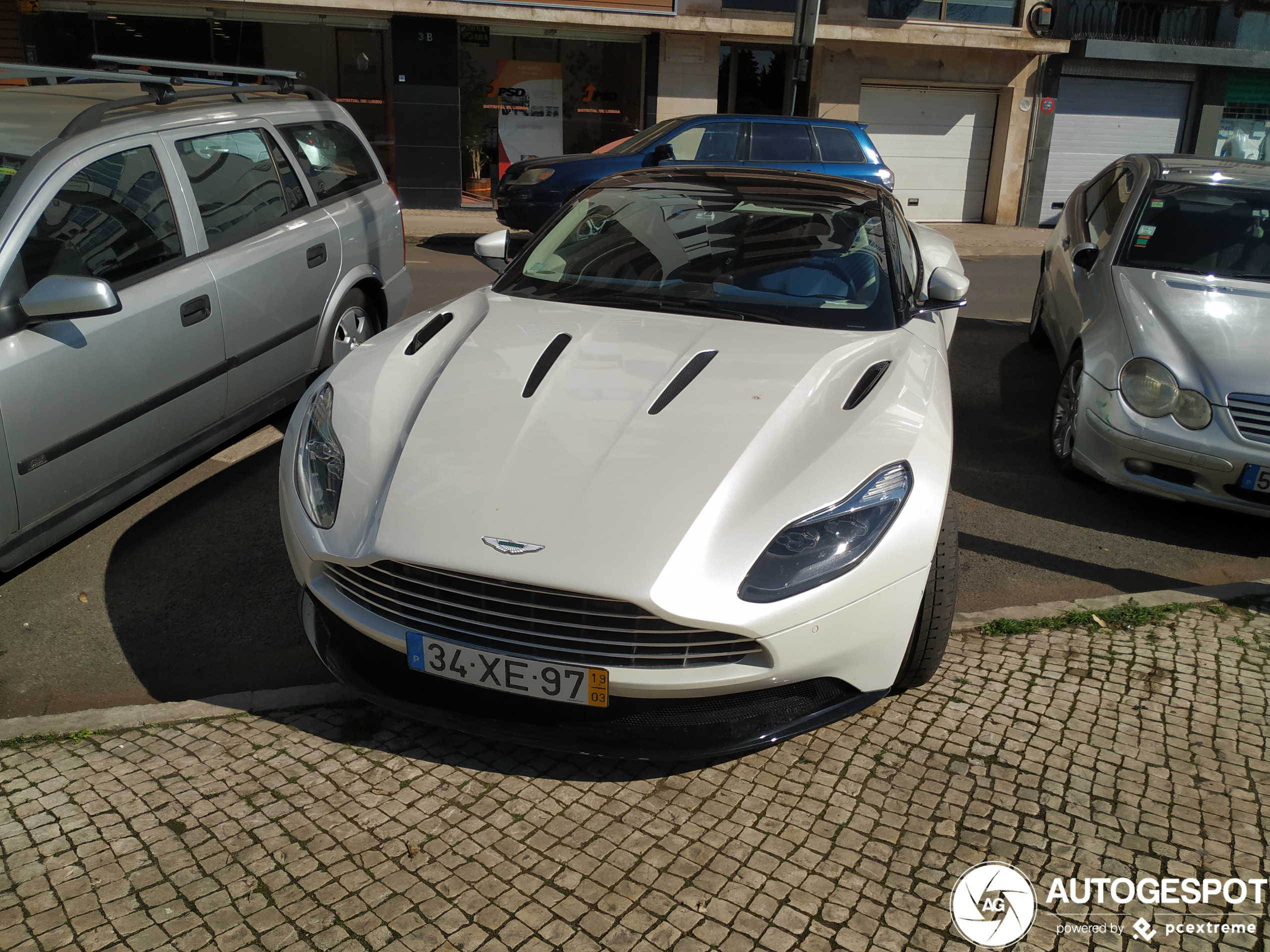 Aston Martin DB11