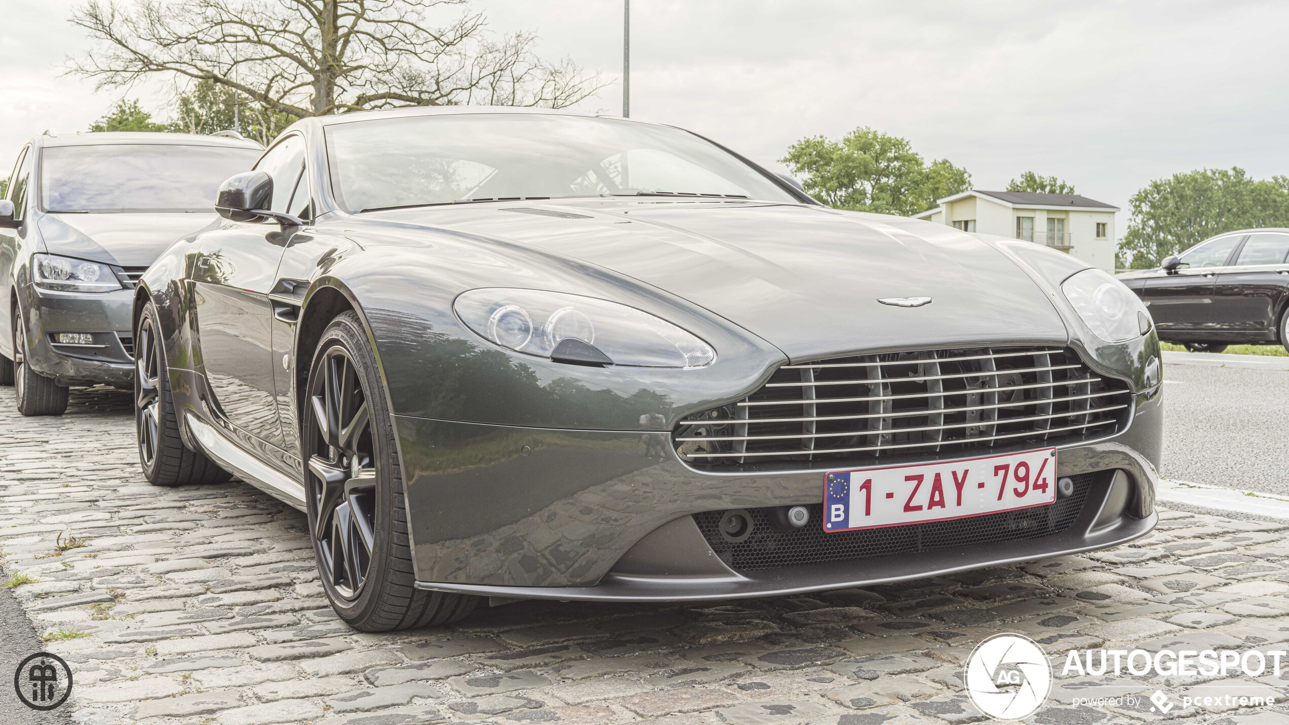 Aston Martin V8 Vantage 2012