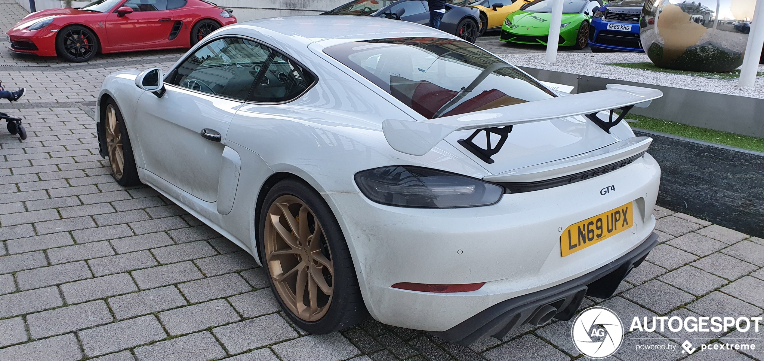 Porsche 718 Cayman GT4