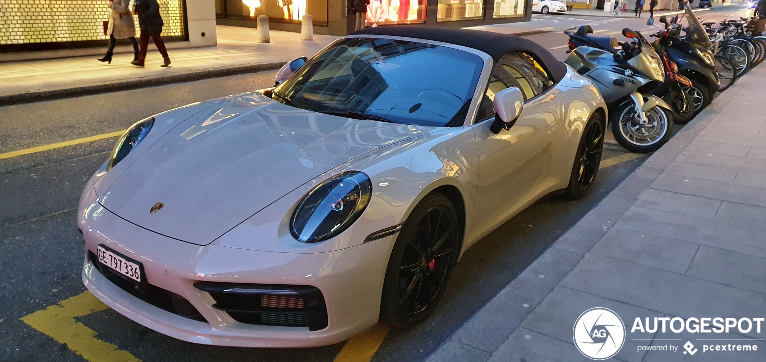 Porsche 992 Carrera 4S Cabriolet