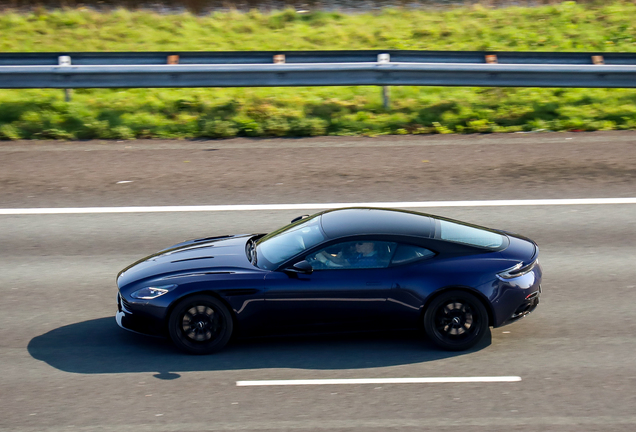 Aston Martin DB11 AMR