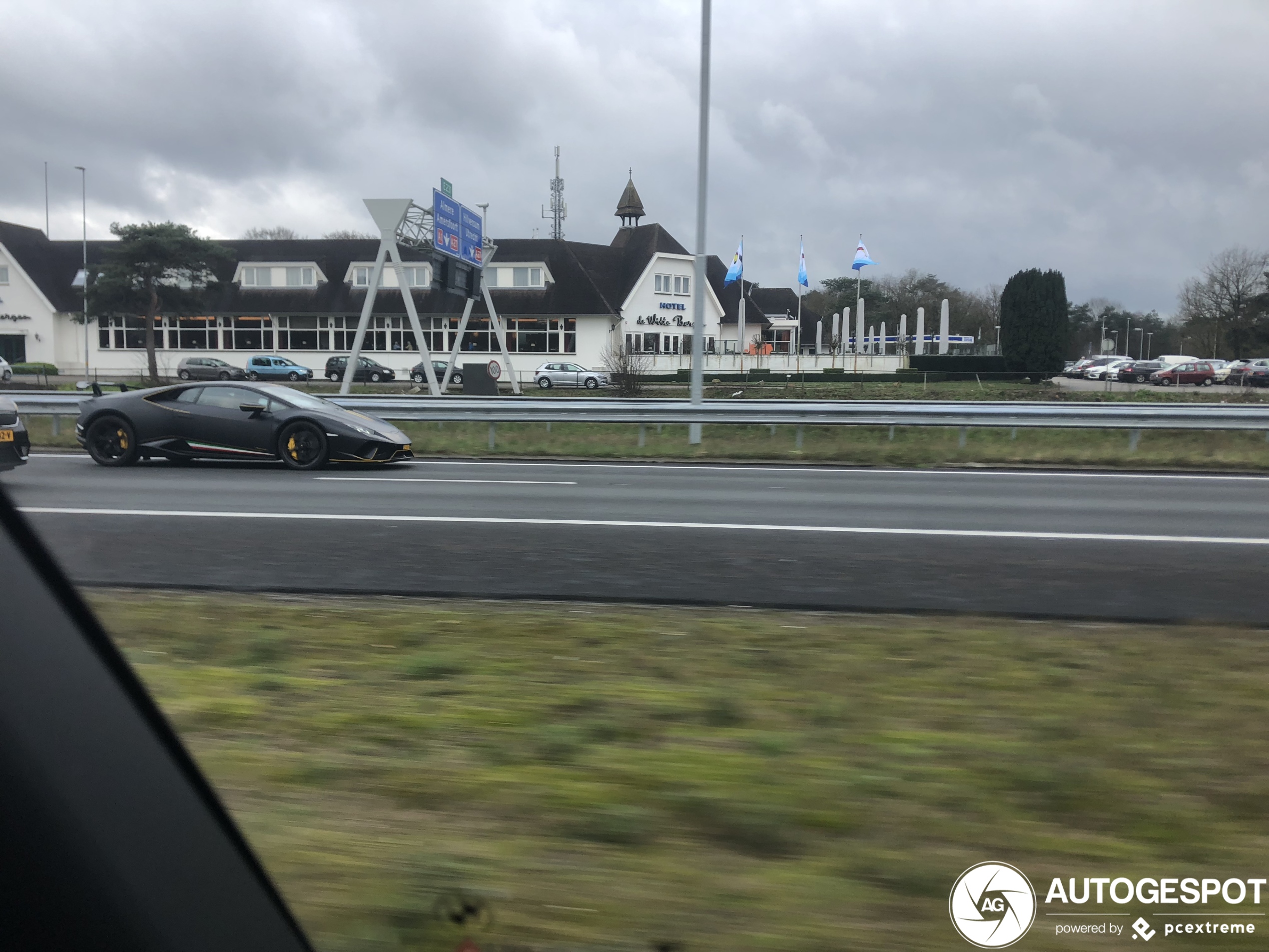 Lamborghini Huracán LP640-4 Performante