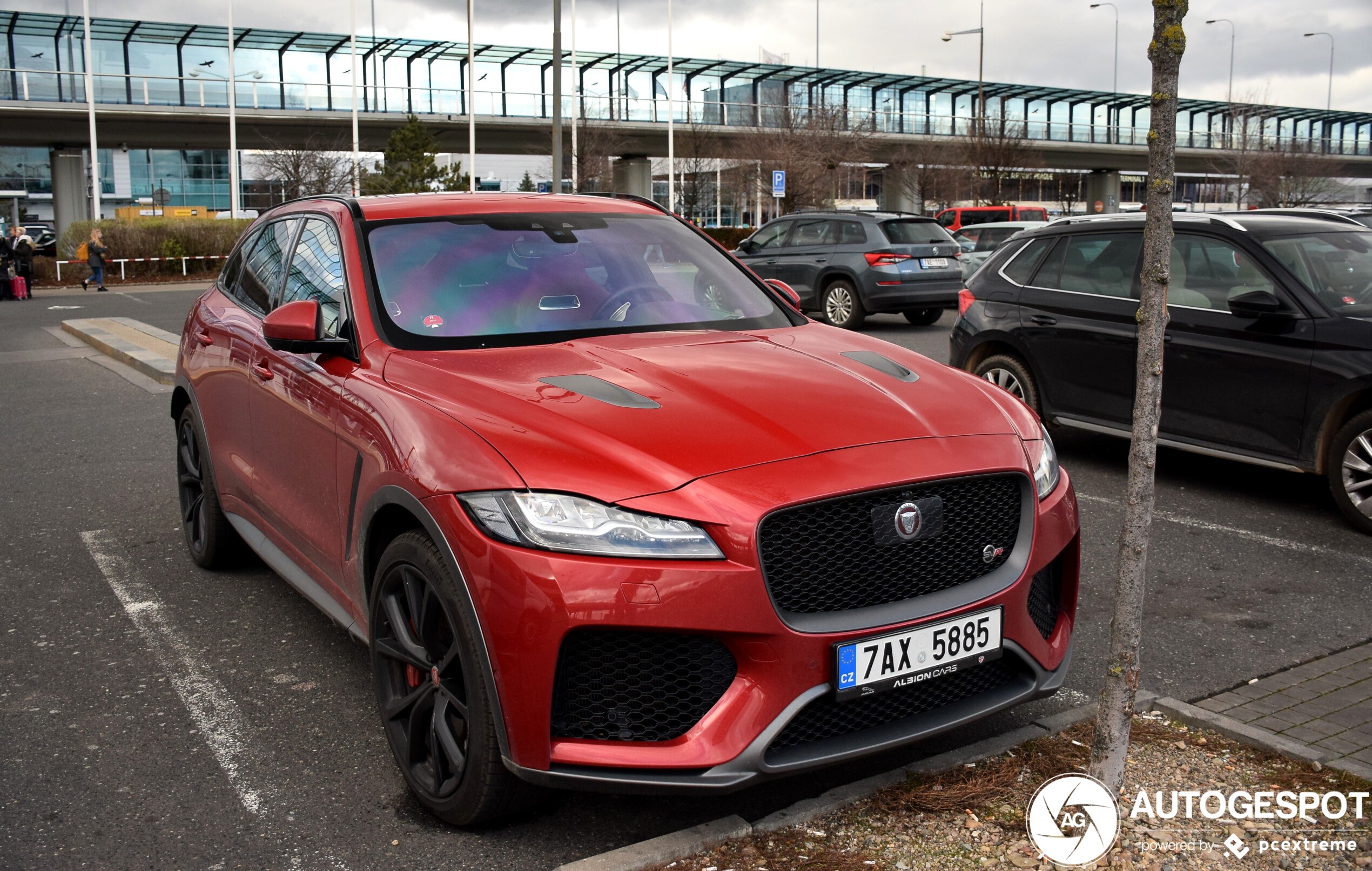 Jaguar F-PACE SVR