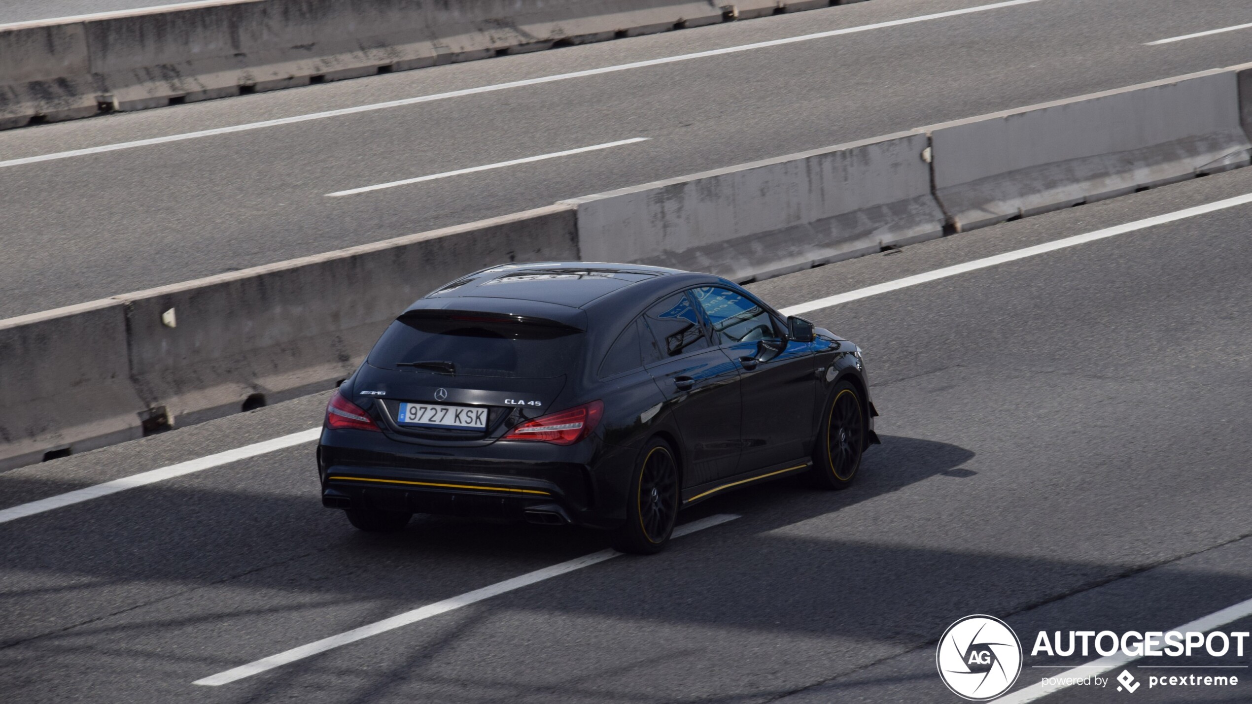 Mercedes-AMG CLA 45 Shooting Brake X117 Yellow Night Edition