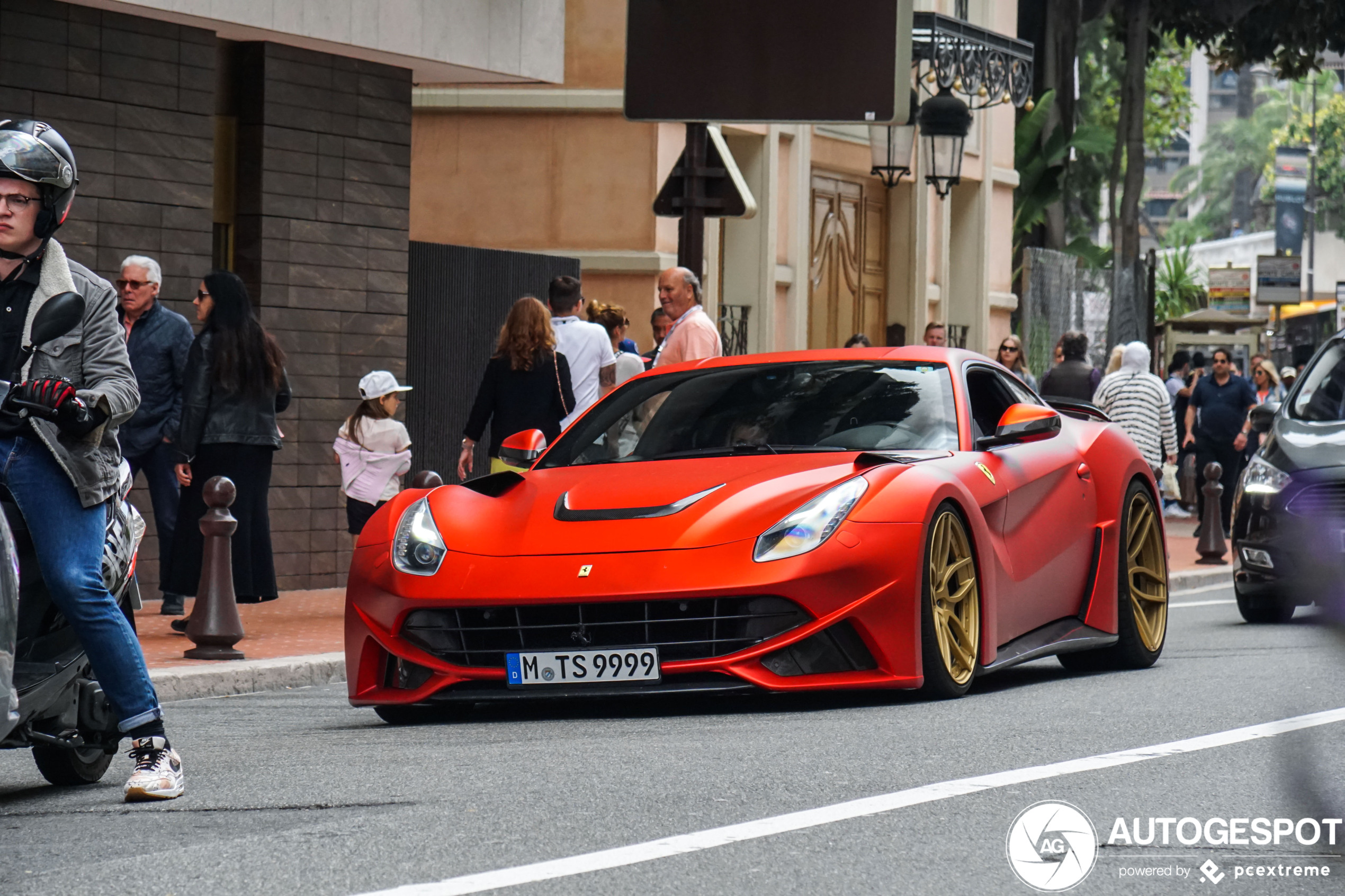 法拉利 Novitec Rosso F12 N-Largo 完美融入摩纳哥