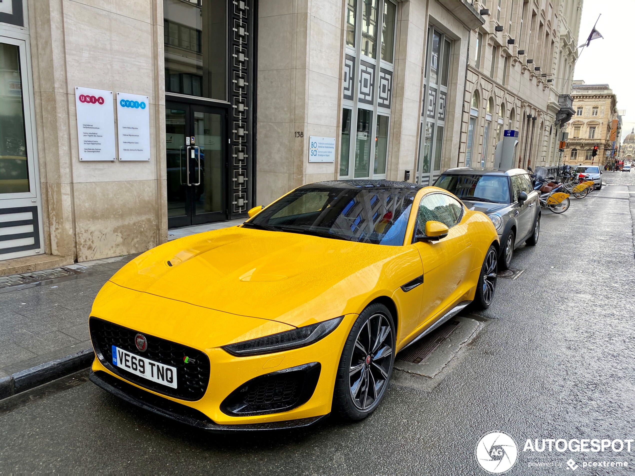 布鲁塞尔艳阳下的崭新捷豹F-Type R Coupé