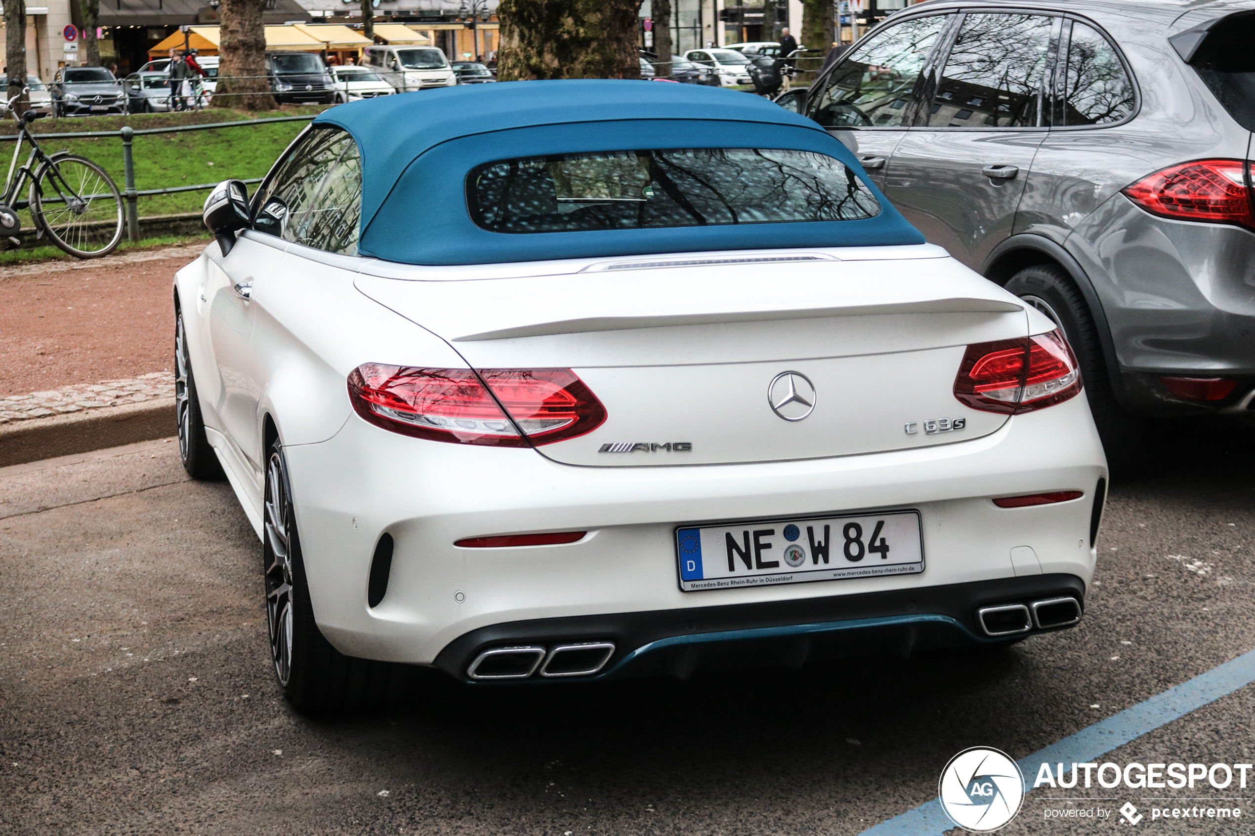 Mercedes-AMG C 63 S Convertible A205 Ocean Blue Edition