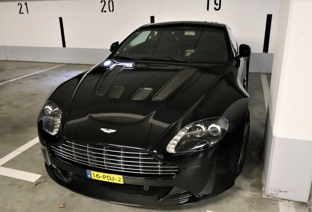 Aston Martin V12 Vantage Carbon Black Edition