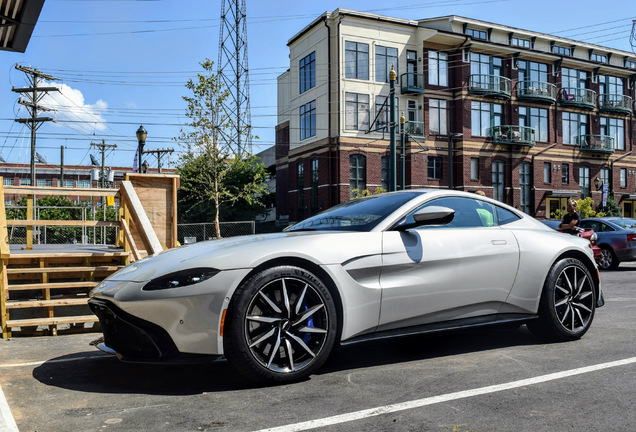 Aston Martin V8 Vantage 2018