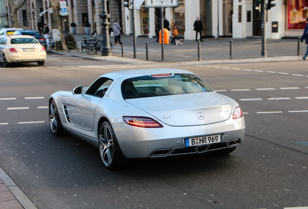 Mercedes-Benz SLS AMG