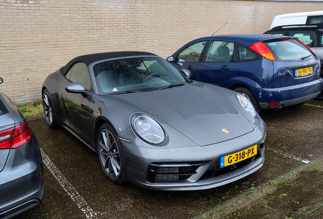 Porsche 992 Carrera 4S Cabriolet