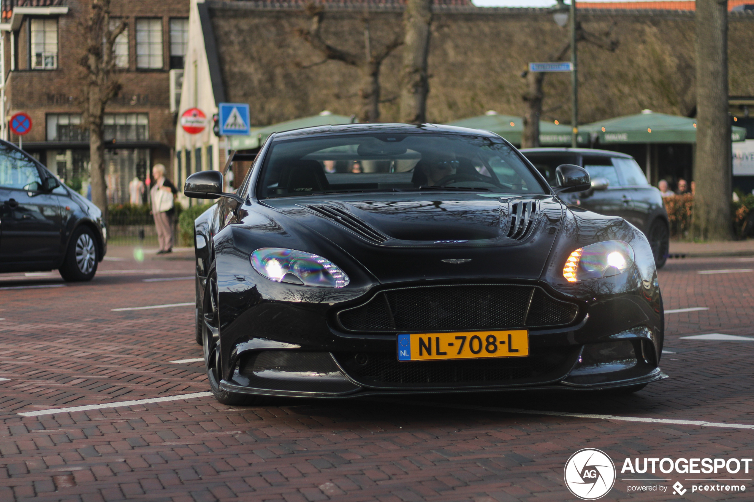 Aston Martin Vantage GT12