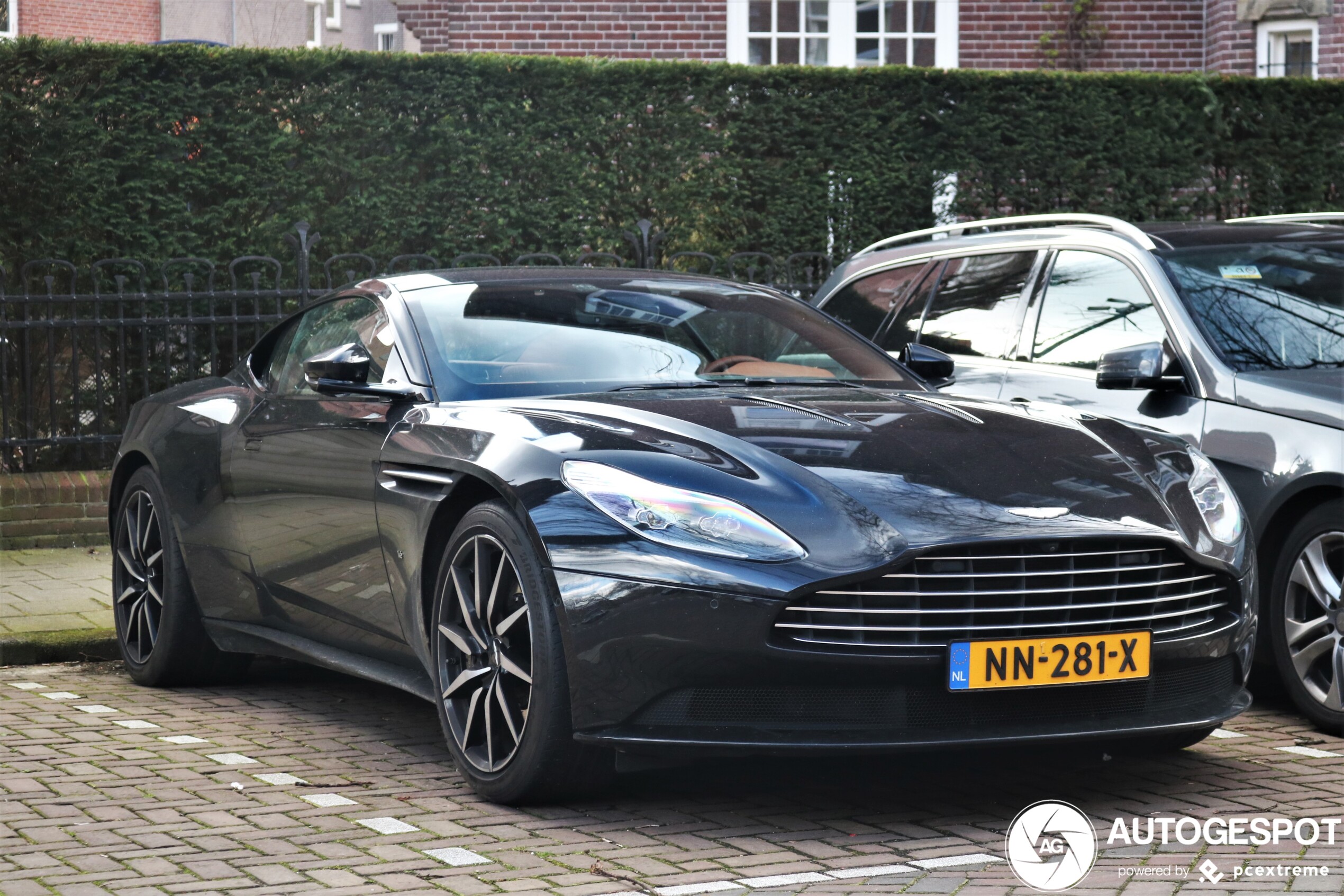 Aston Martin DB11