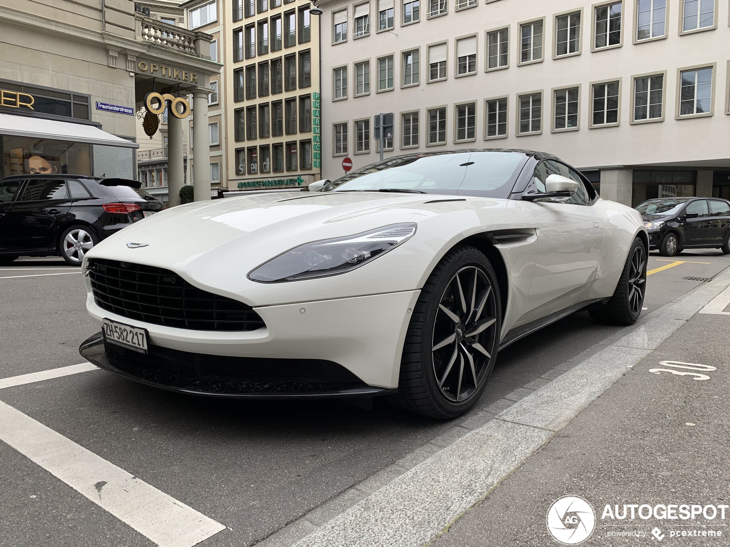 Aston Martin DB11