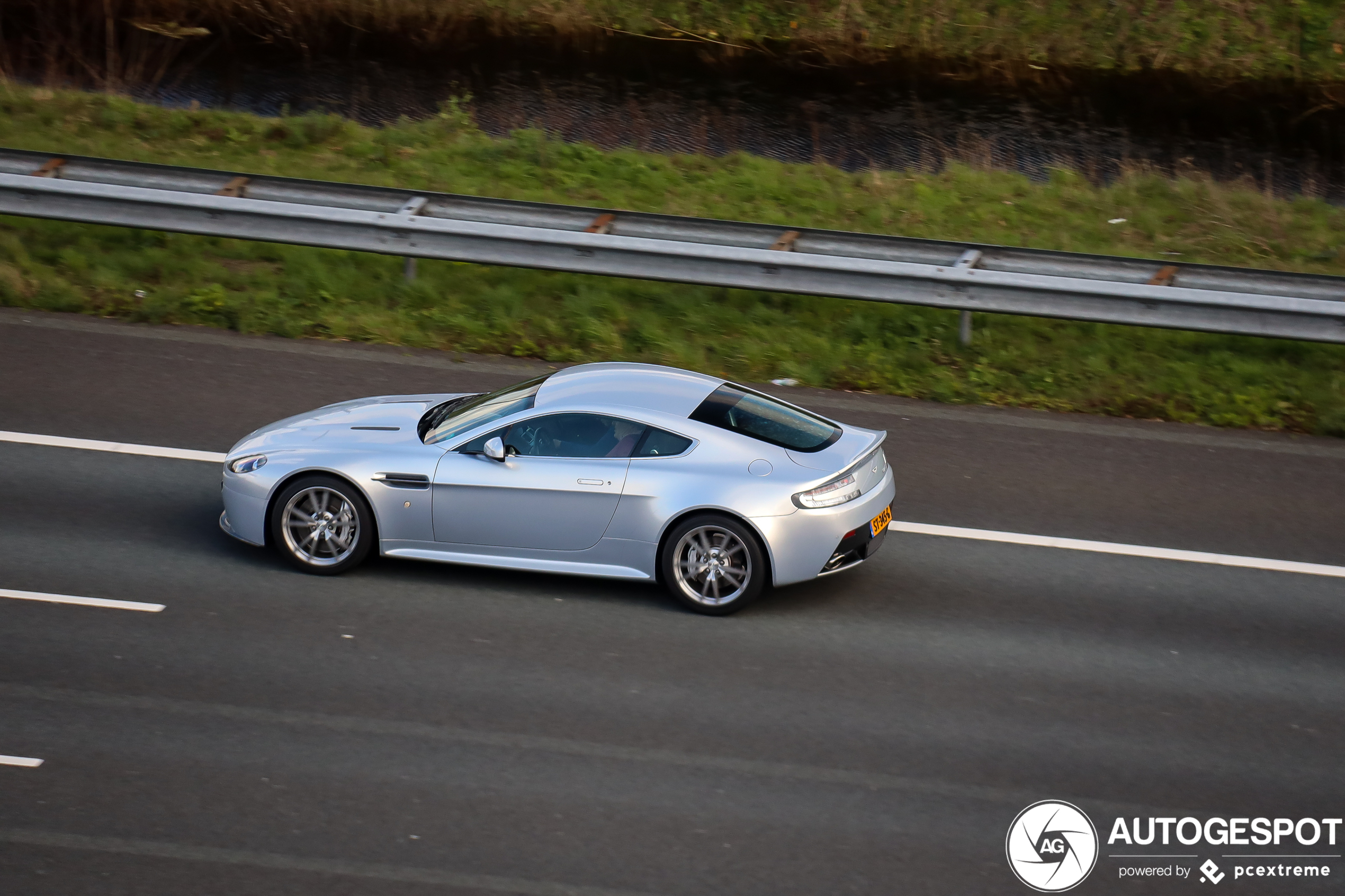 Aston Martin V8 Vantage S