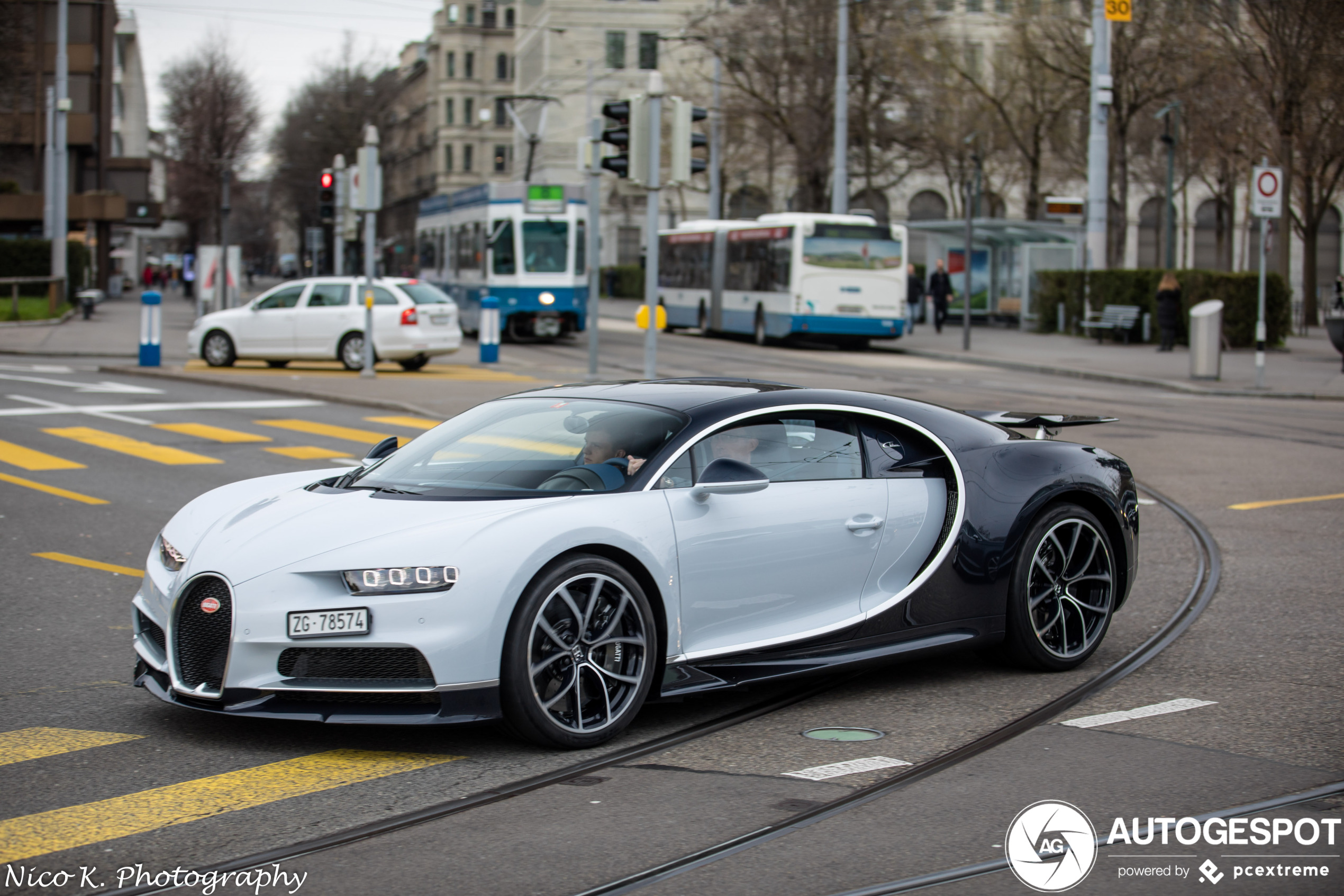 Gespot: Bugatti Chiron rolt rustig door Zurich