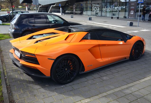 Lamborghini Aventador S LP740-4 Roadster