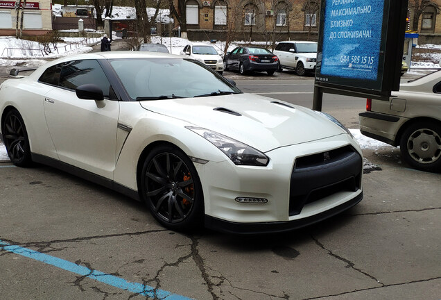 Nissan GT-R 2012