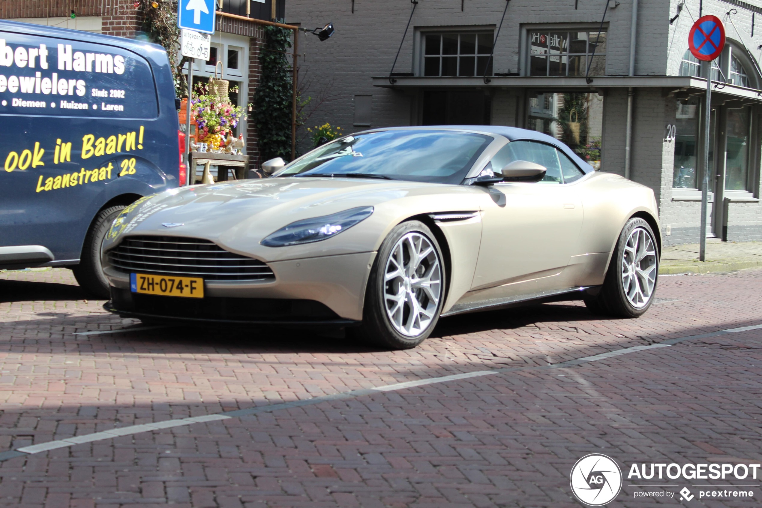 Aston Martin DB11 V8 Volante