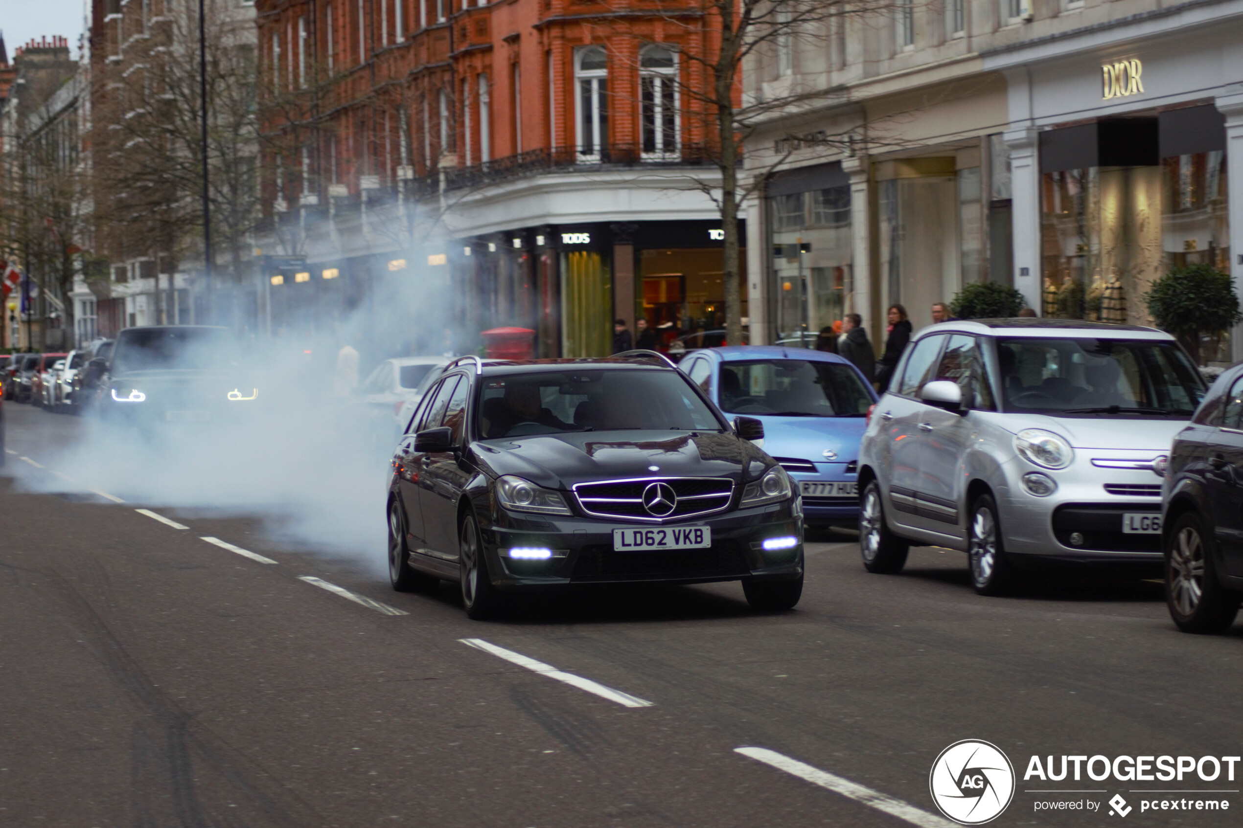 Mercedes-Benz C 63 AMG Estate slooft zich uit op Sloane Street