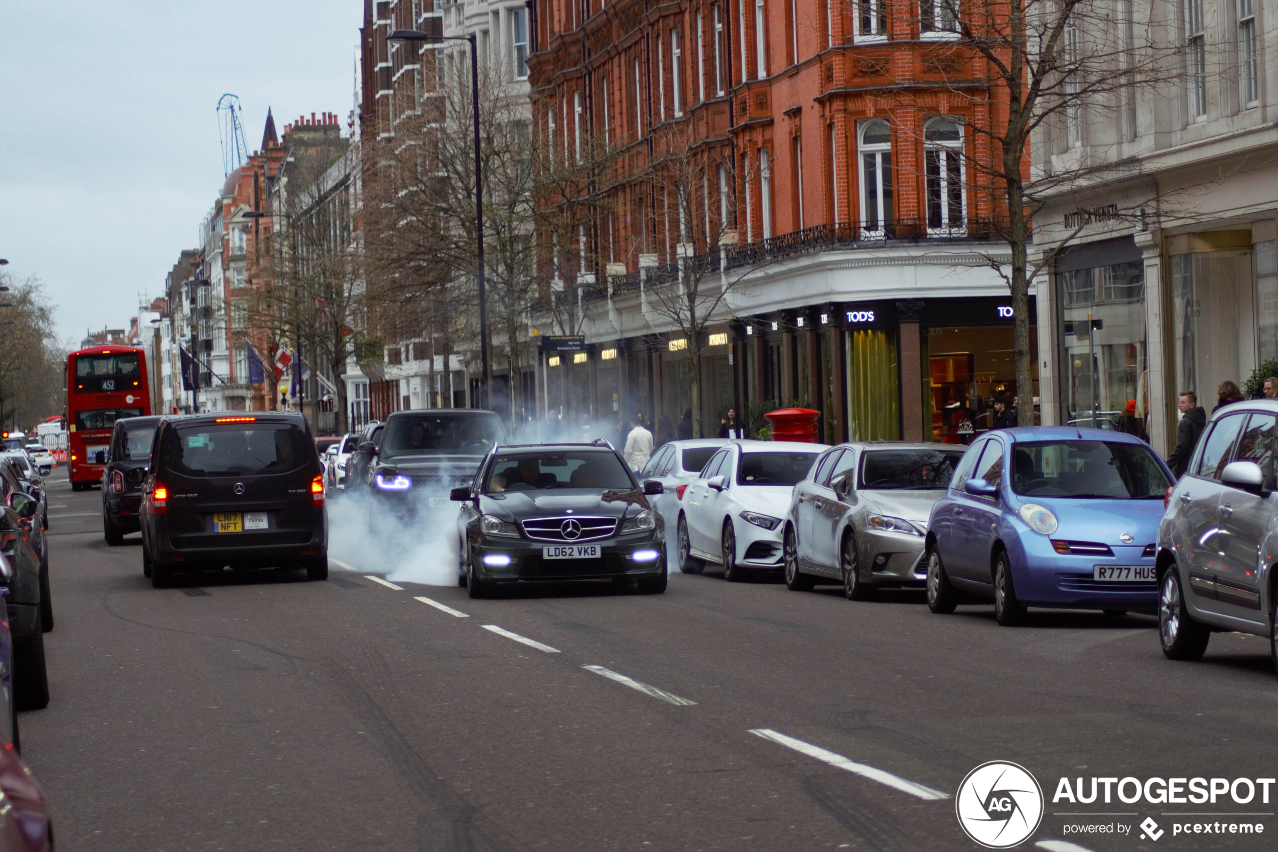 Mercedes-Benz C 63 AMG Estate slooft zich uit op Sloane Street