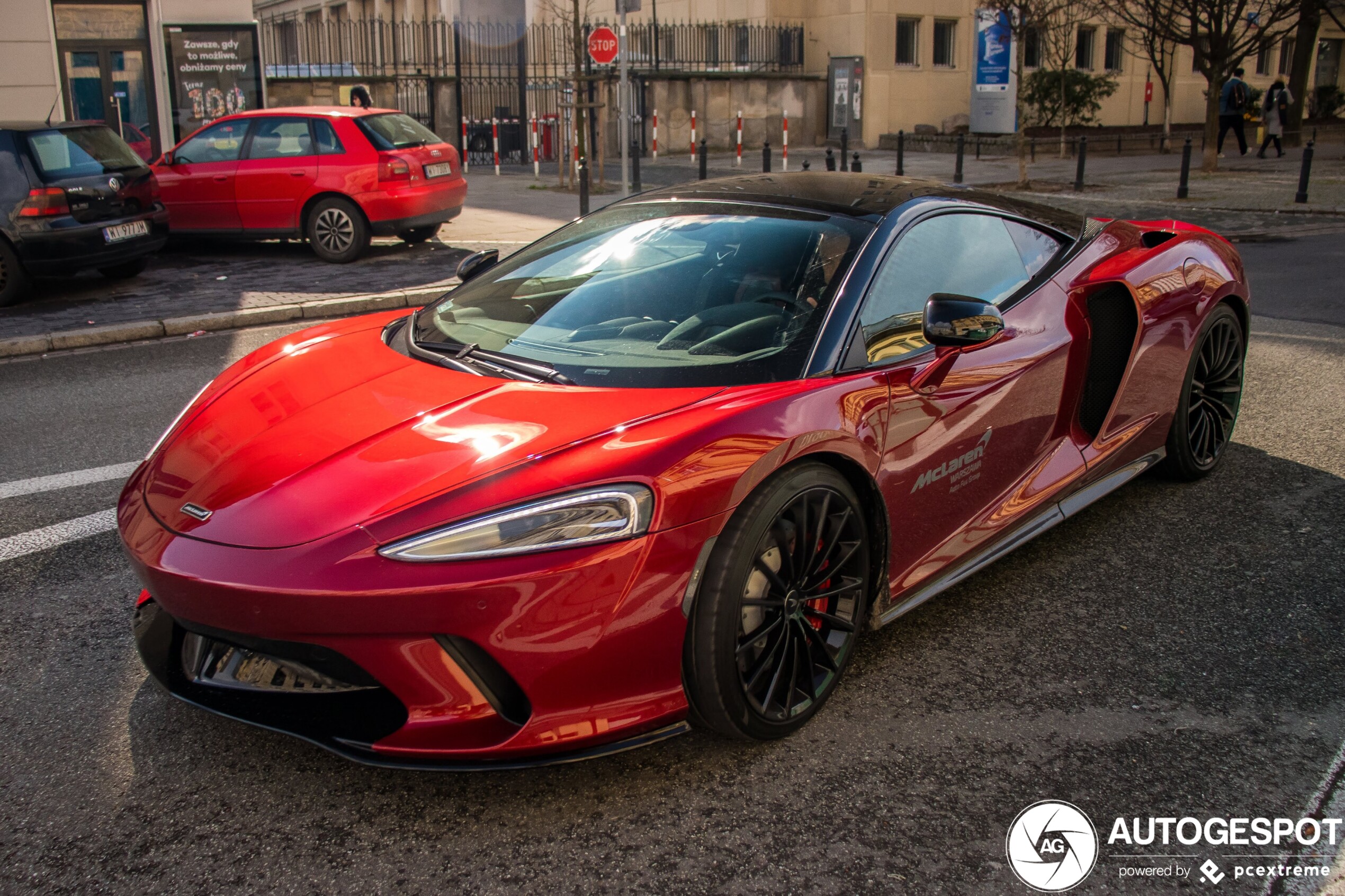 McLaren GT poseert graag voor de foto