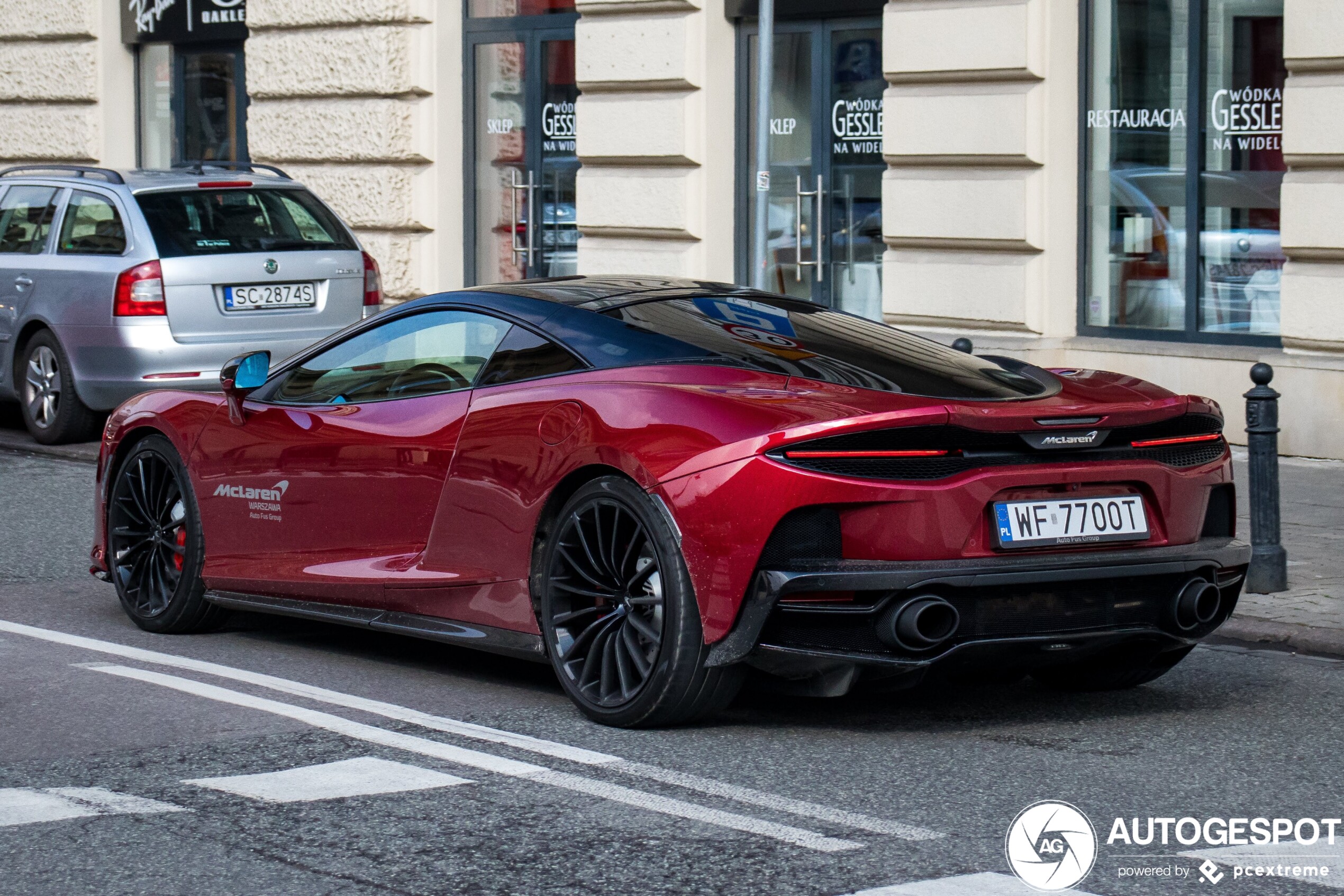 McLaren GT likes to strike a pose.