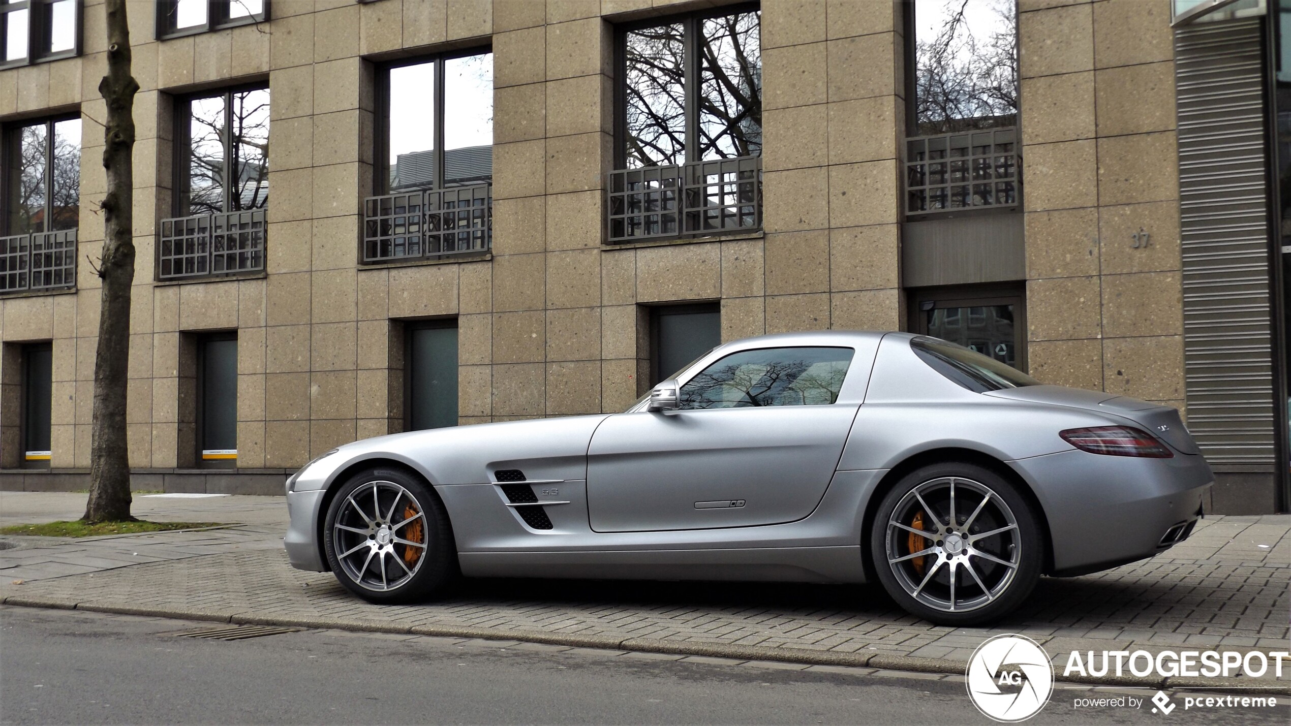 Mercedes-Benz SLS AMG