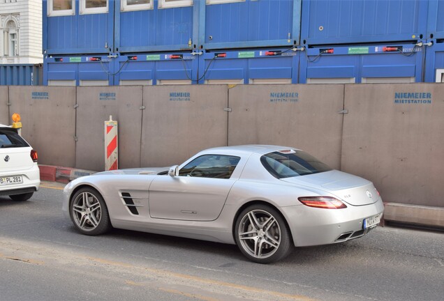 Mercedes-Benz SLS AMG