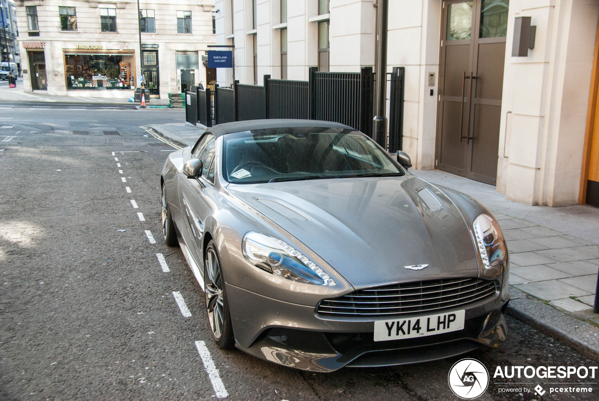 Aston Martin Vanquish Volante