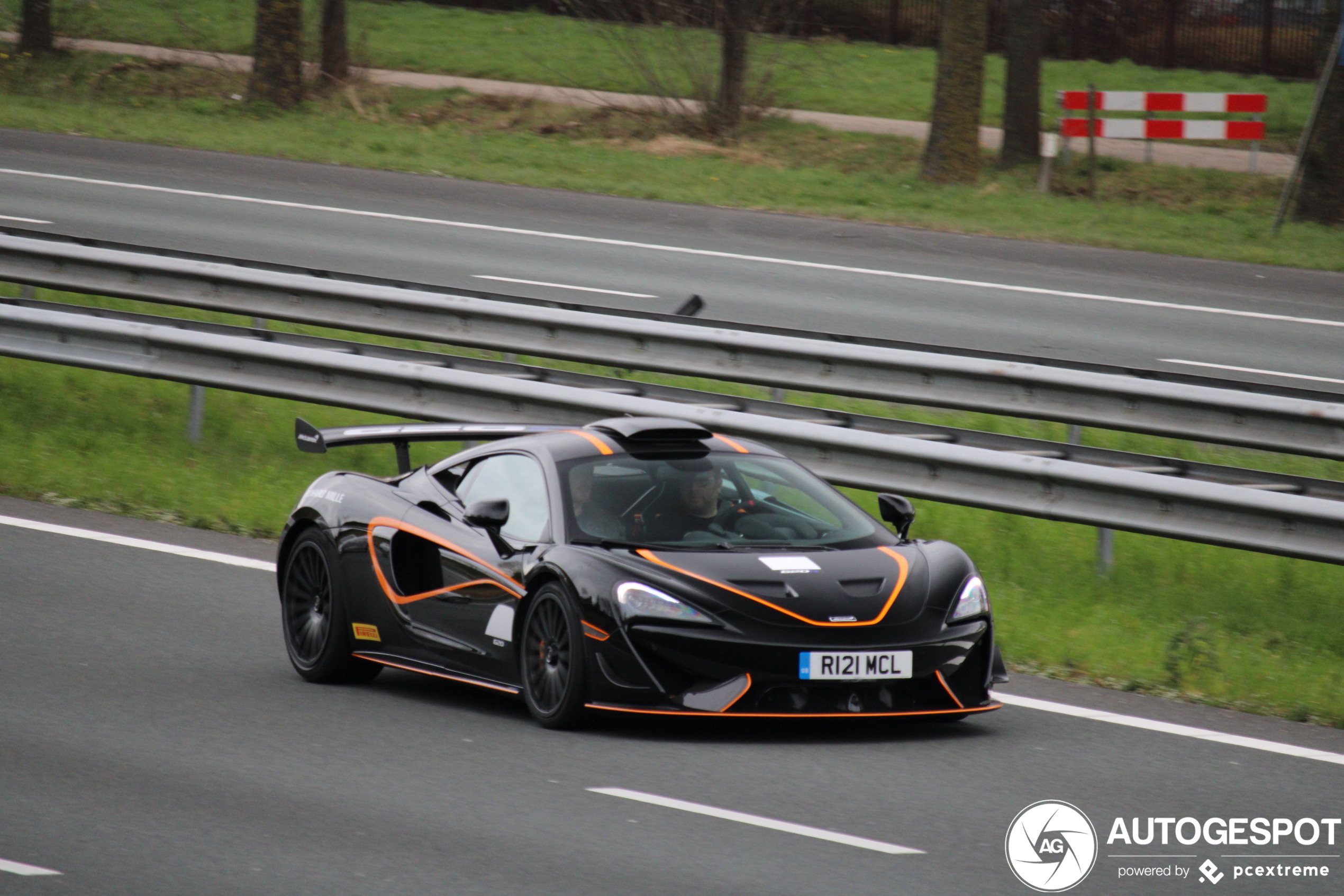 McLaren 620R doet even Nederland aan