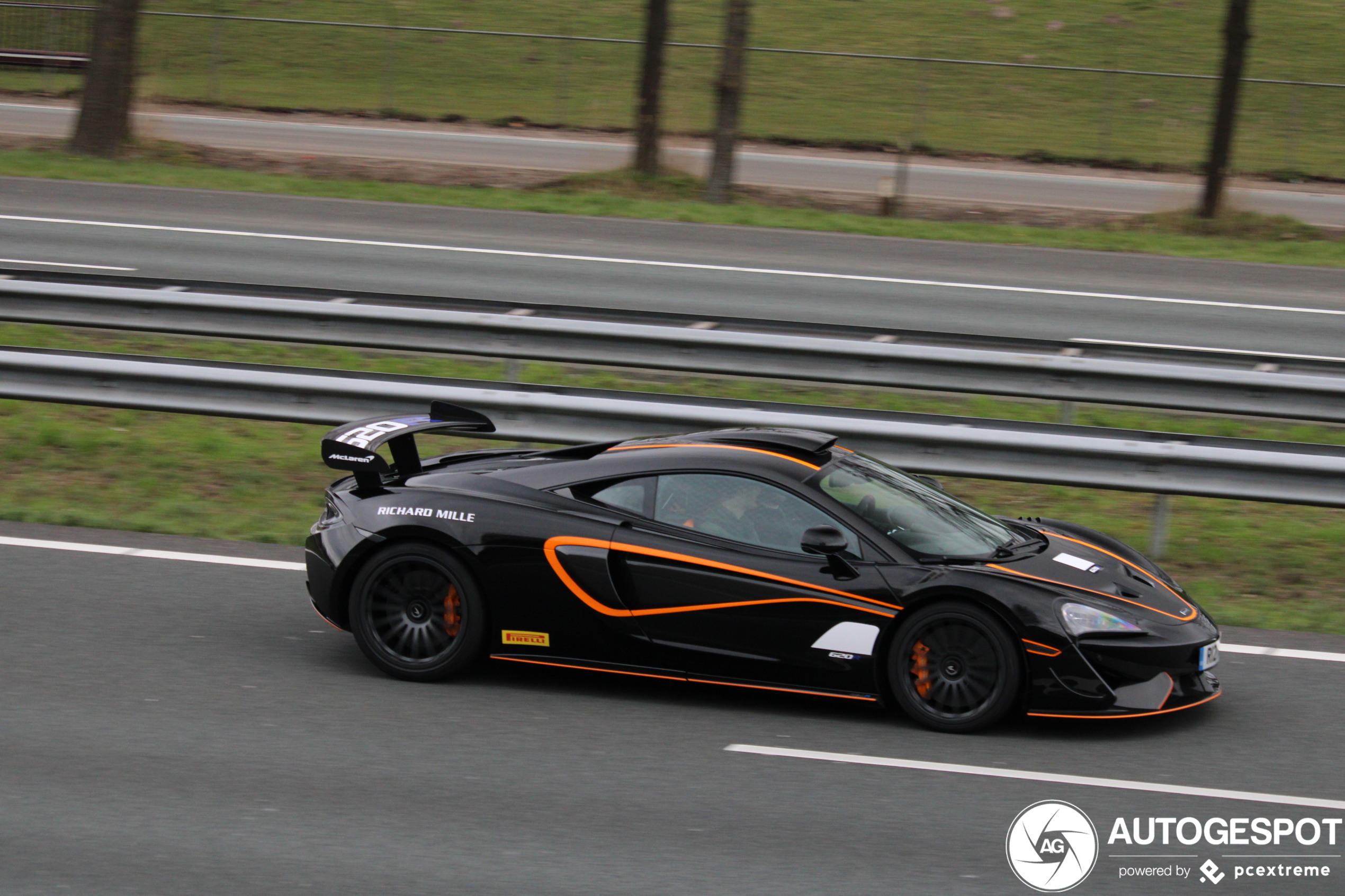 McLaren 620R doet even Nederland aan