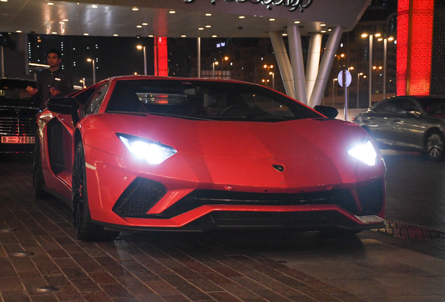 Lamborghini Aventador S LP740-4