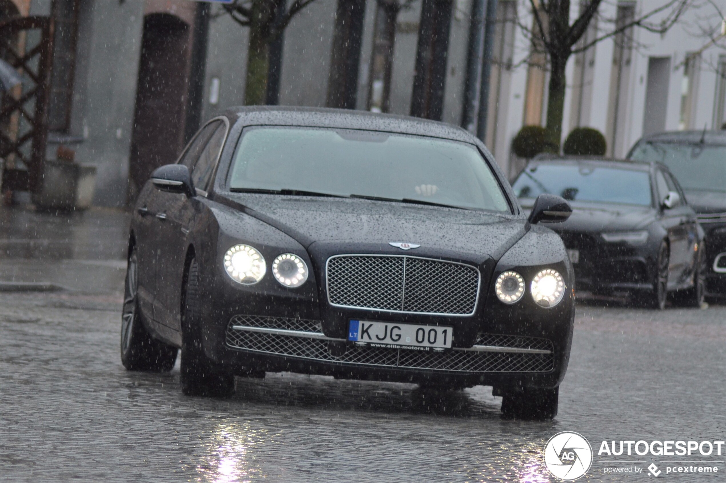 Bentley Flying Spur V8