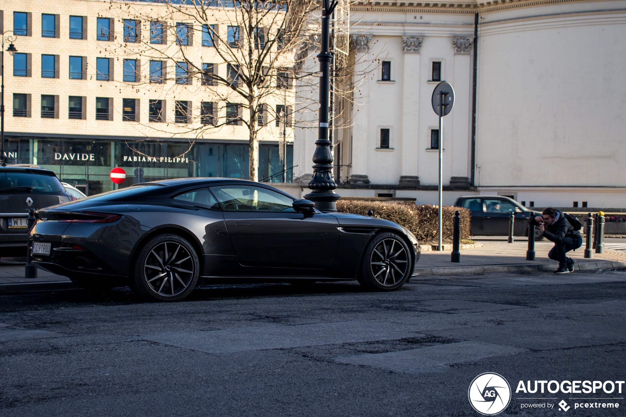 Aston Martin DB11