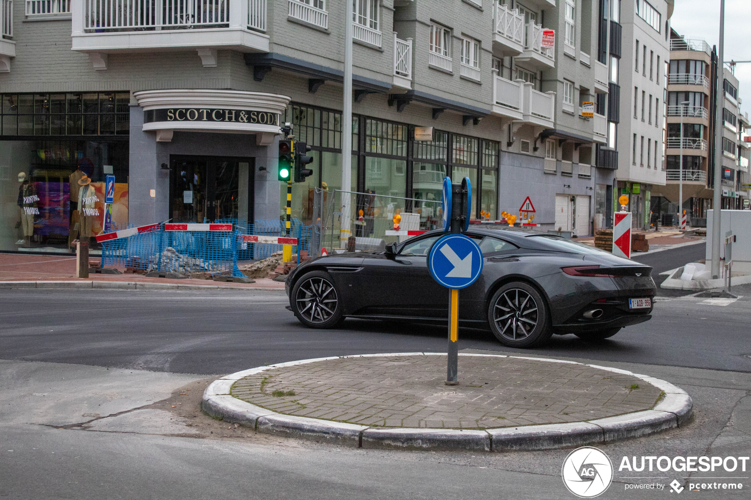 Aston Martin DB11