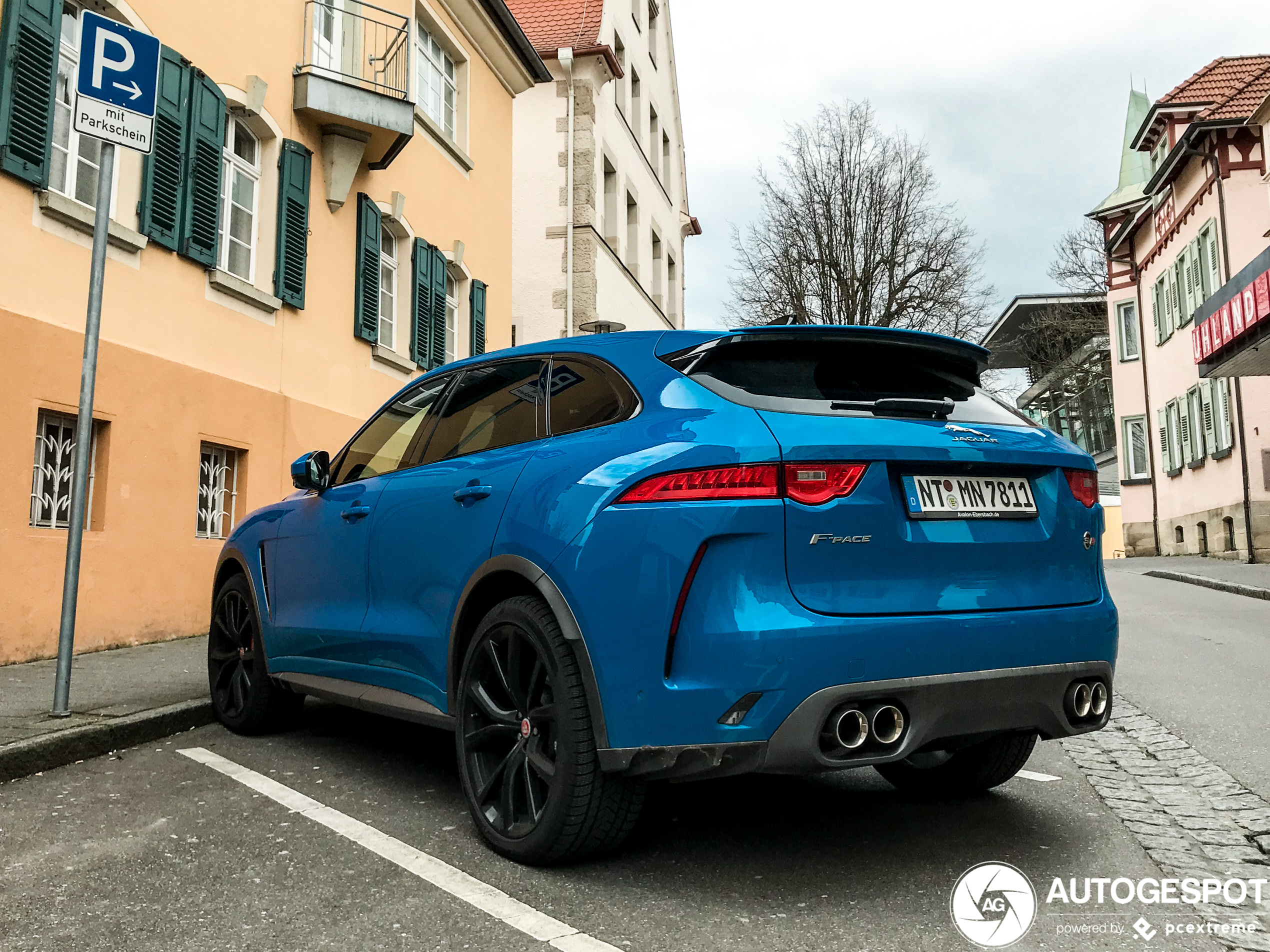 Jaguar F-PACE SVR