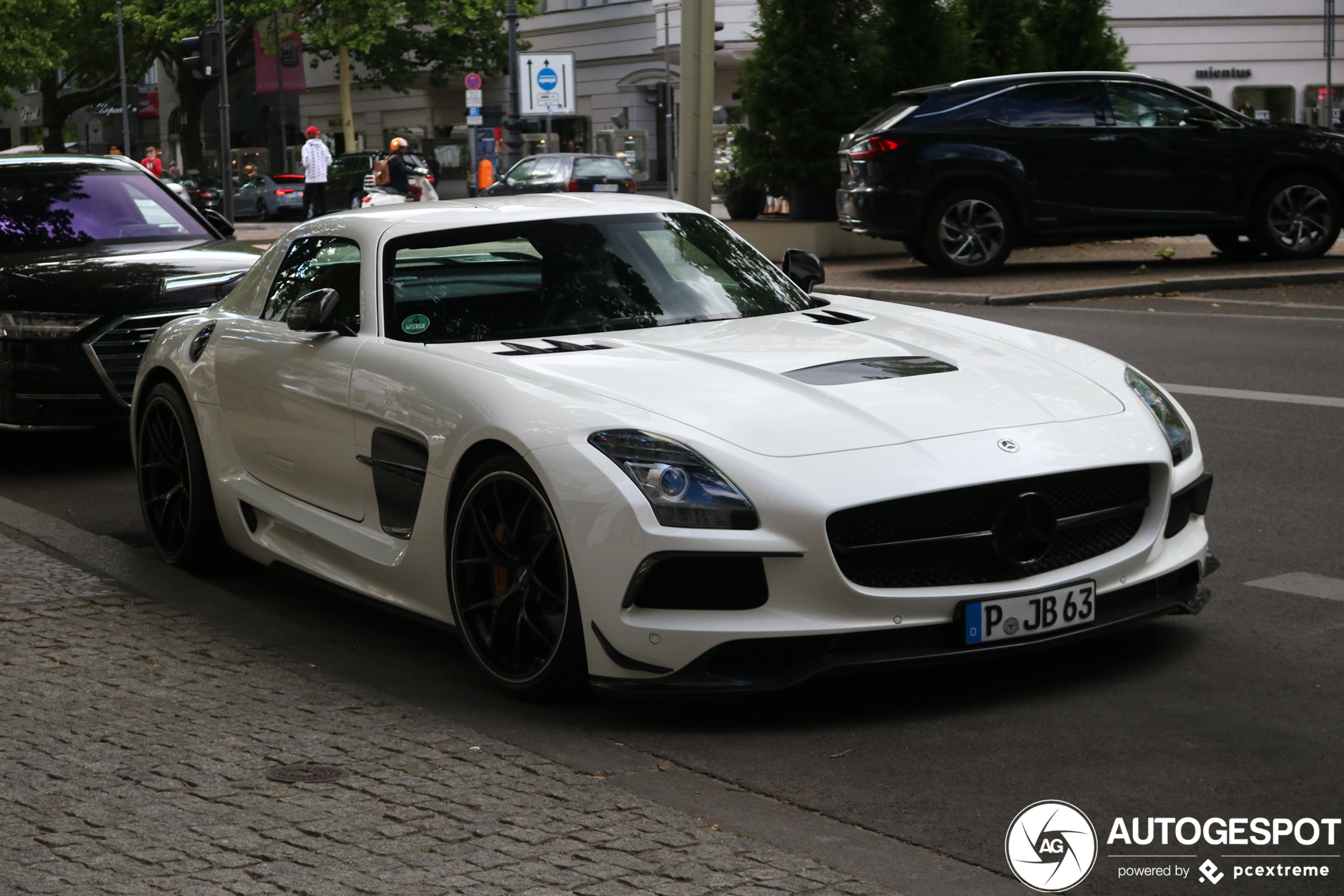 Mercedes-Benz SLS AMG