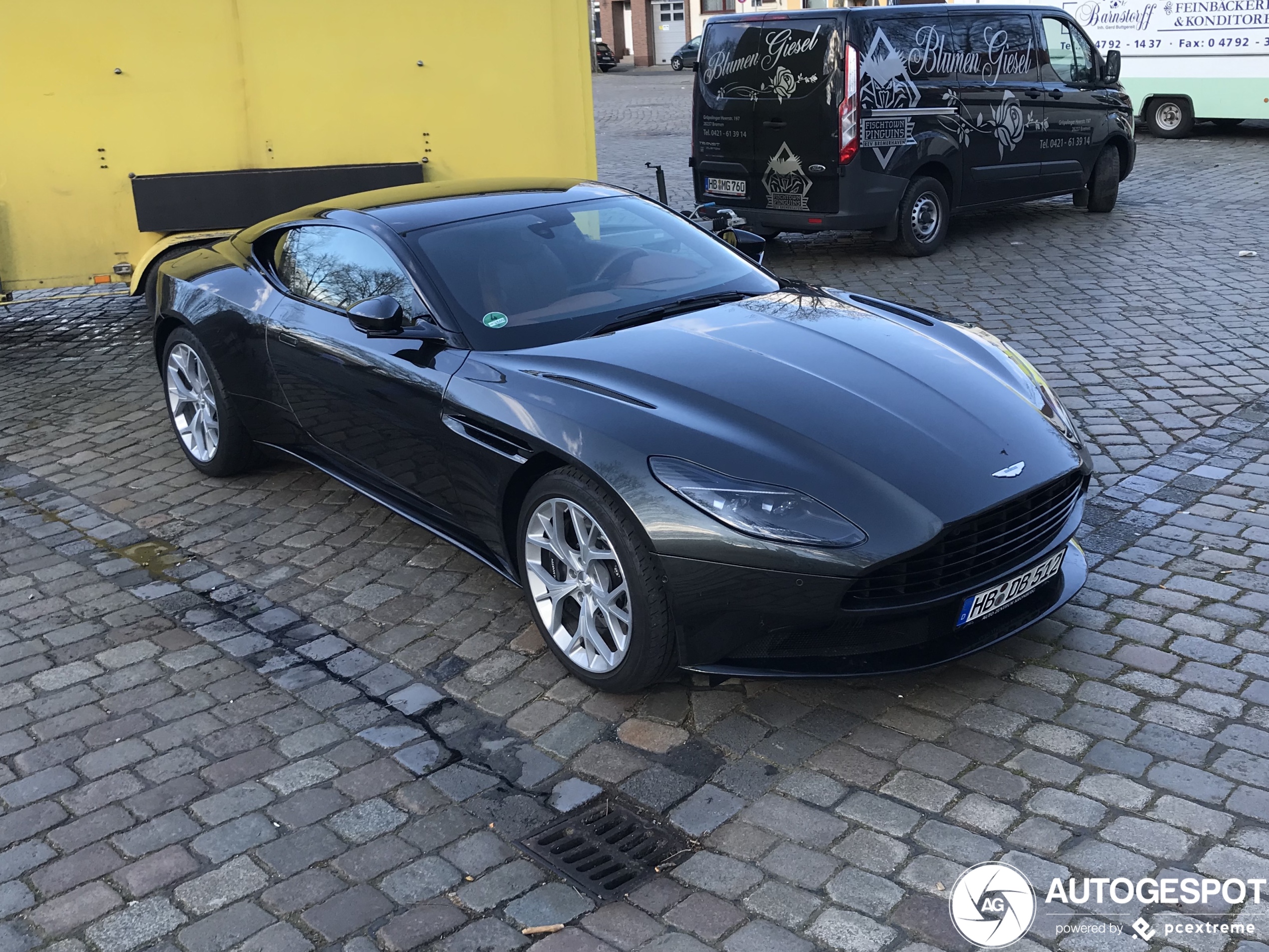 Aston Martin DB11 V8