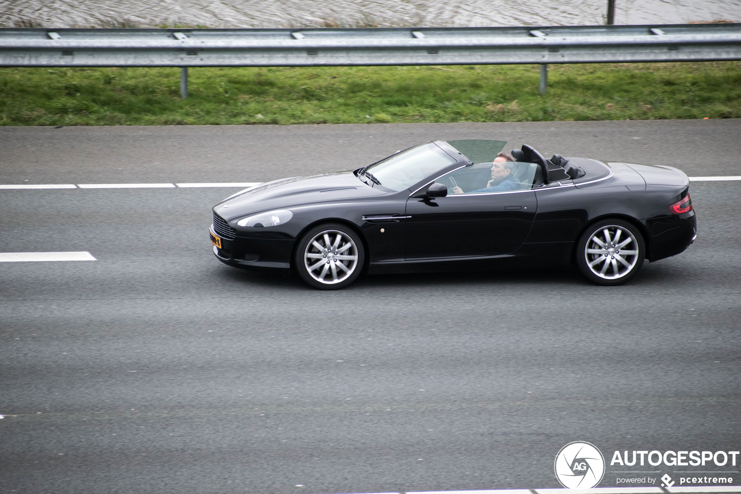 Aston Martin DB9 Volante